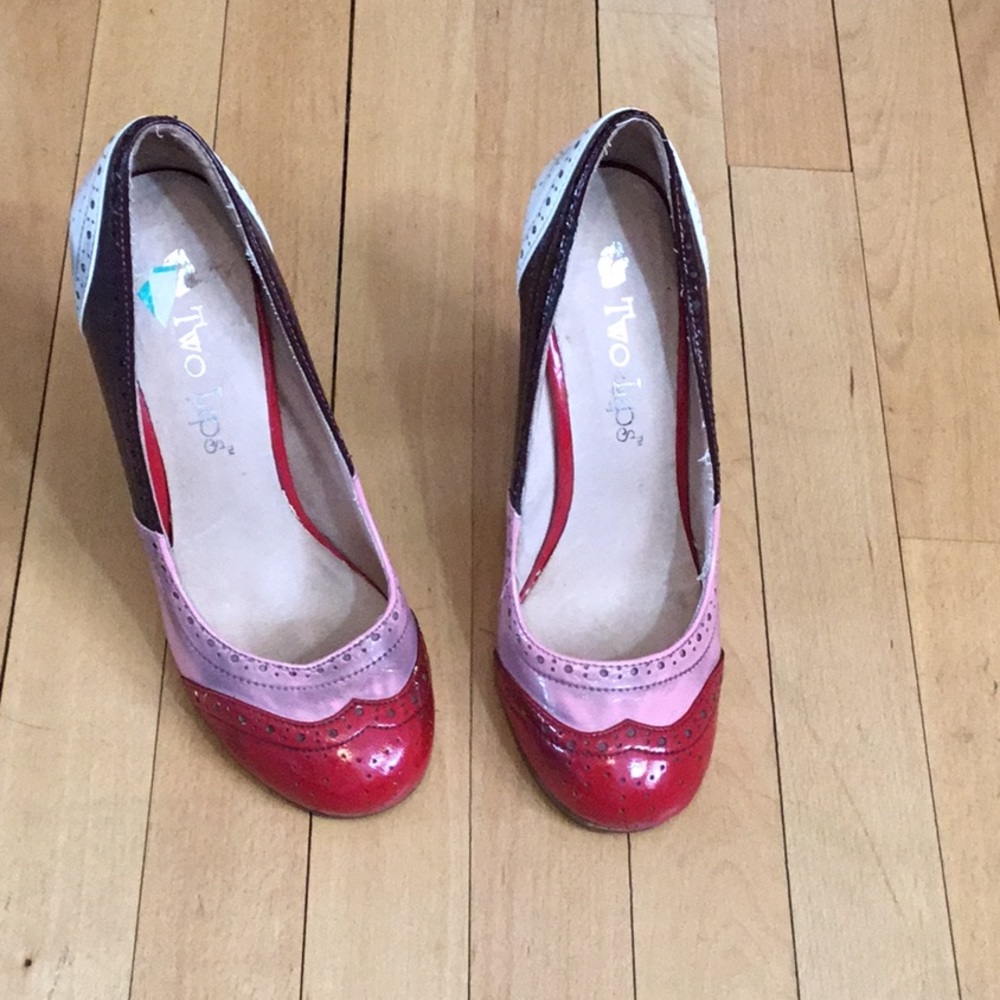 Gorgeous, Unique Round Toe Pumps!